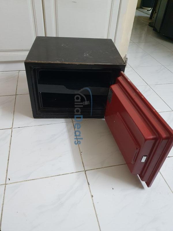 New and used office furniture in UAE for sale Furniture & Decor