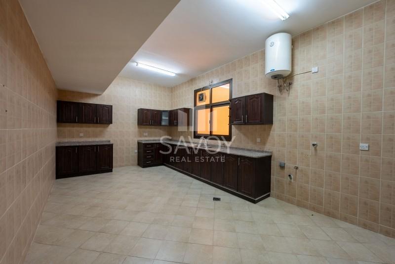 Real Estate_Villas for Rent_Al Qurm